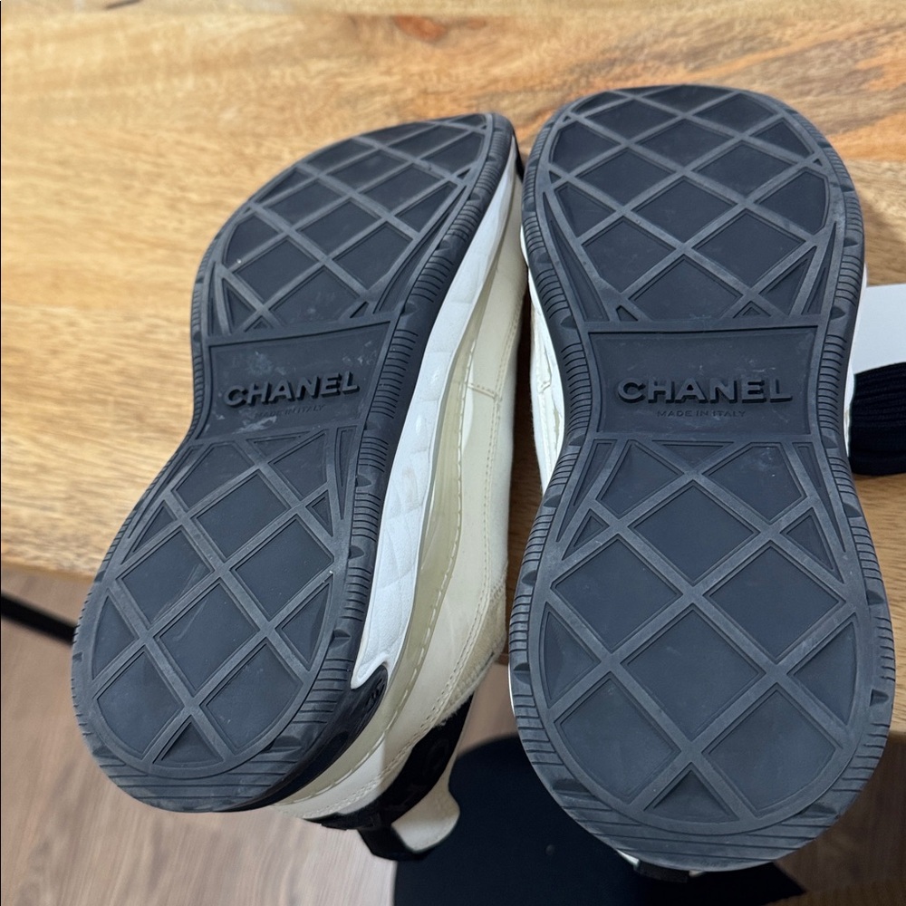 CHANEL White and Black Lace-Up Sneakers - Picture 4 of 11